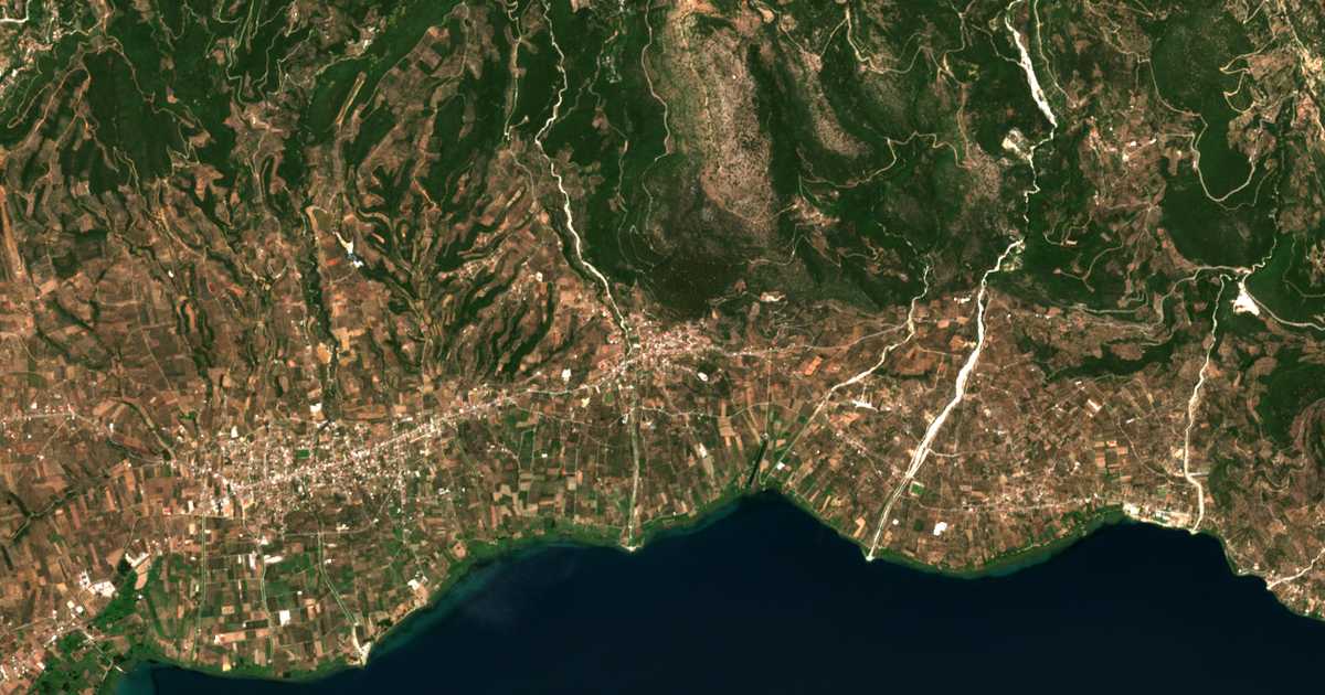 Carte satellite de Paravóla