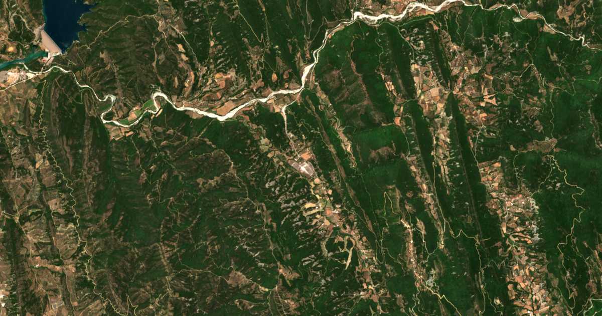 Carte satellite de Raḯna