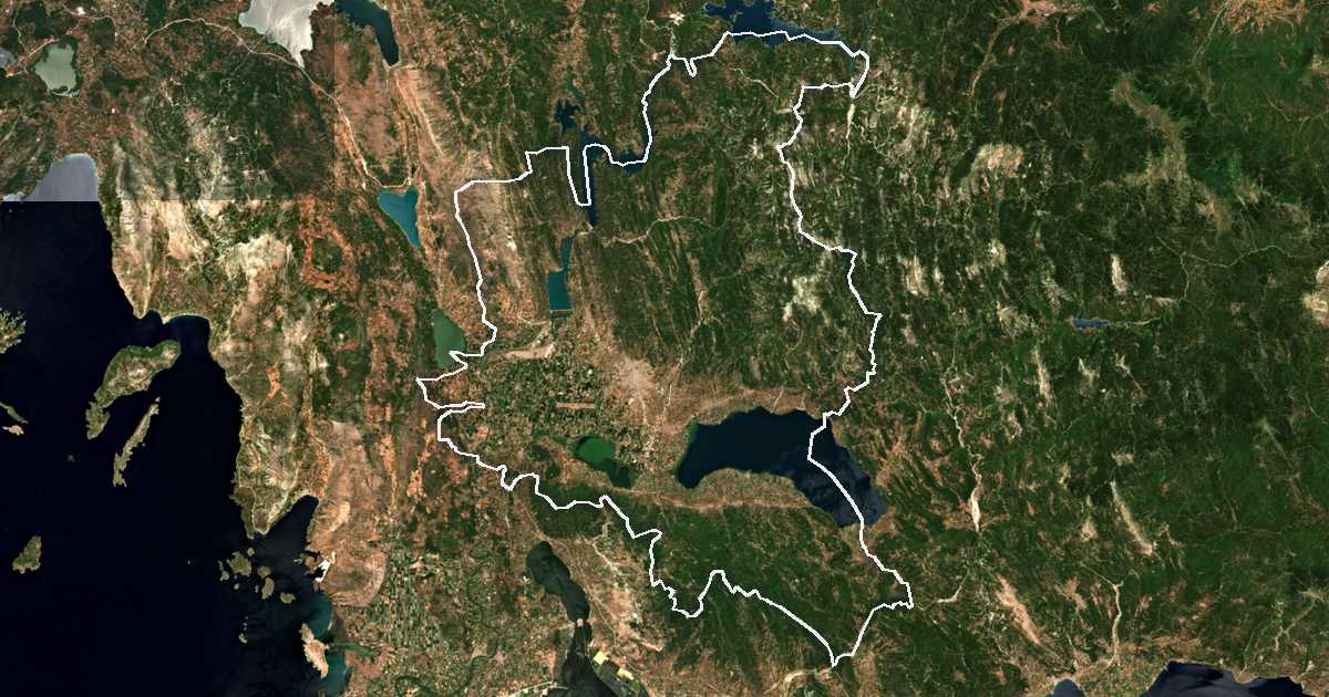 Image satellite avec la limite tracée: d'Agrínio