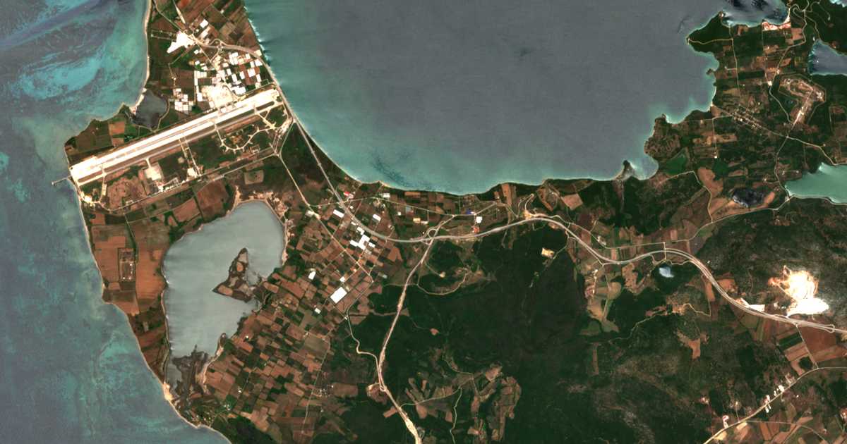 Carte satellite de Áktion