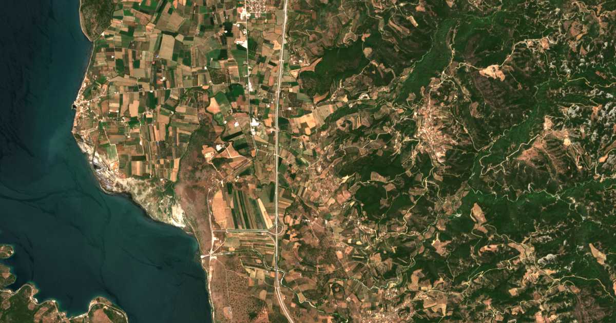 Carte satellite de Kámpos
