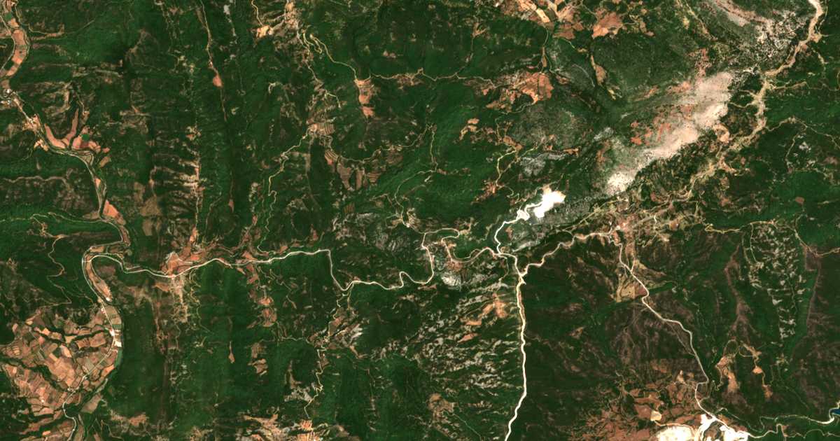 Carte satellite de Petróna