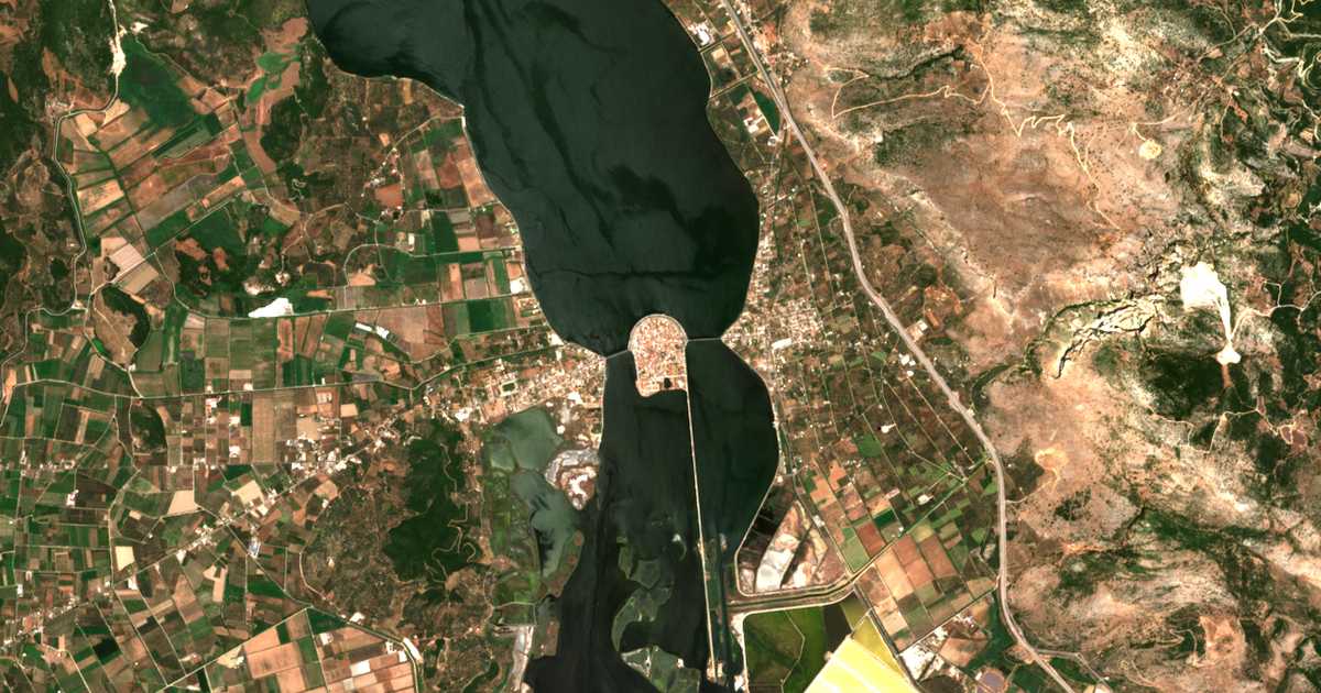 Carte satellite de Etolikó