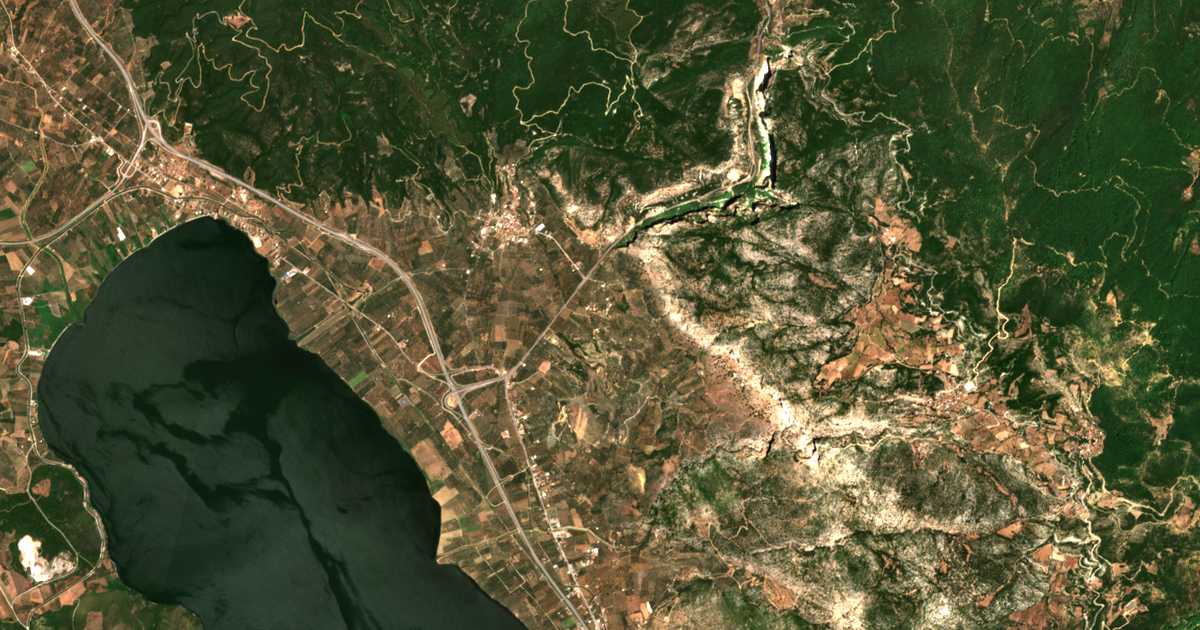 Carte satellite de Magoúles