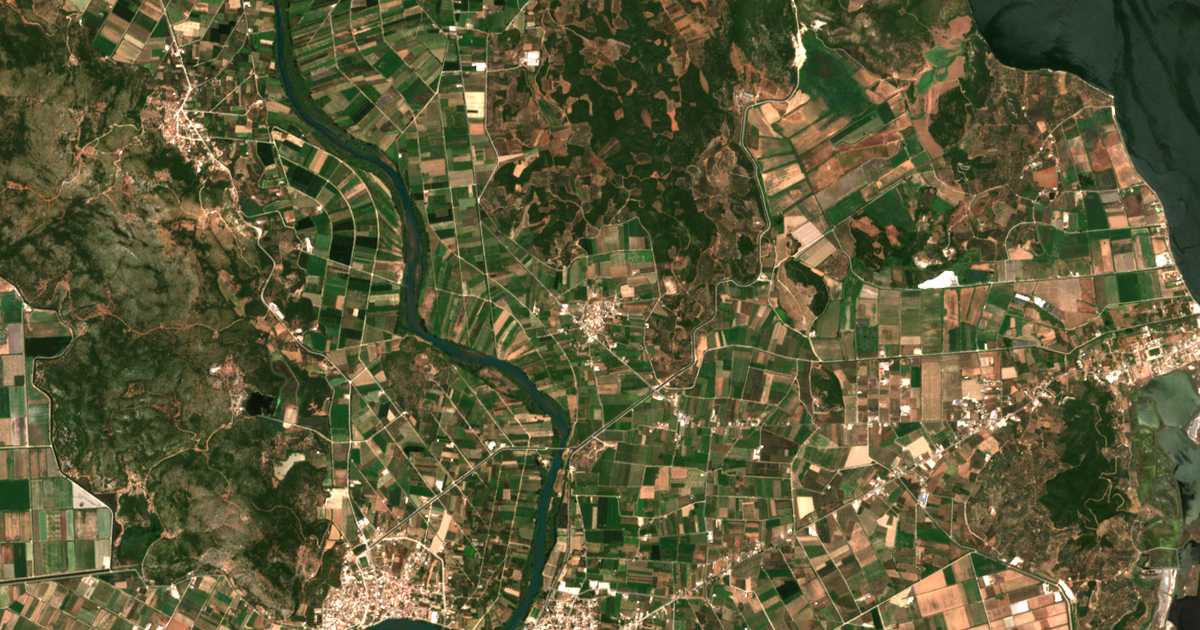 Carte satellite de Mástron