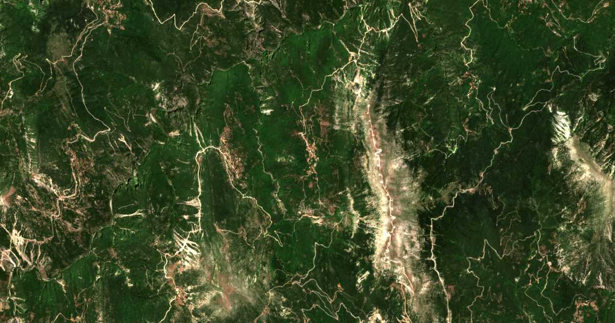 Carte satellite de Perísta
