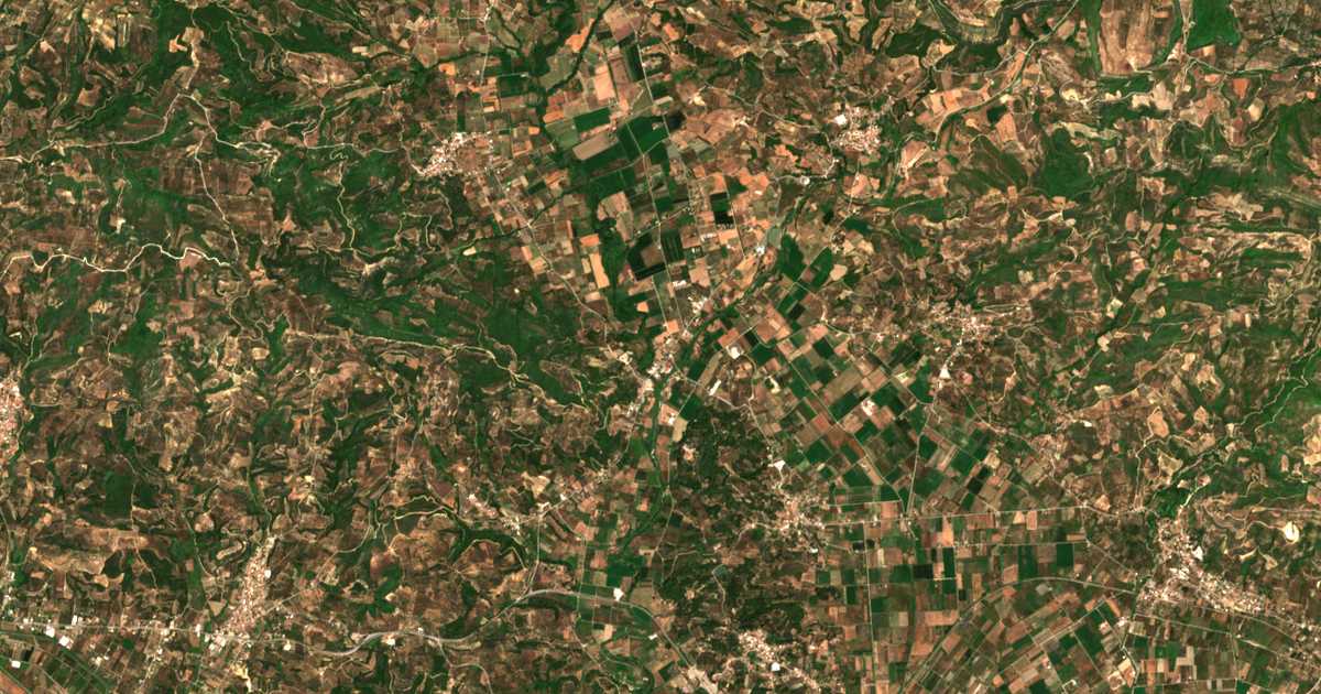 Carte satellite de Karoútes