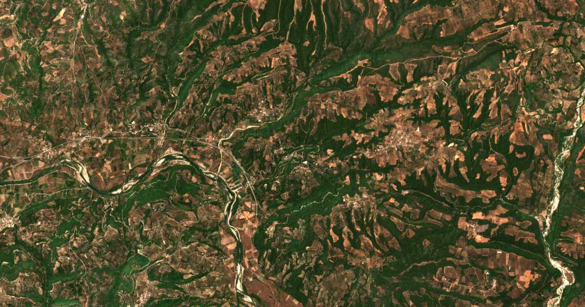 Carte satellite de Loúvron