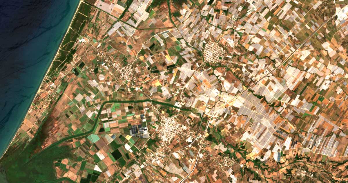 Carte satellite de Karvounaíika