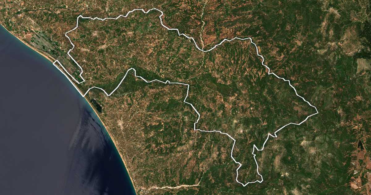 Image satellite avec la limite tracée: Andrítsena-Kresténa