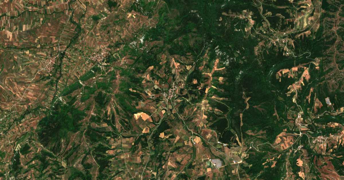 Carte satellite de Komninades